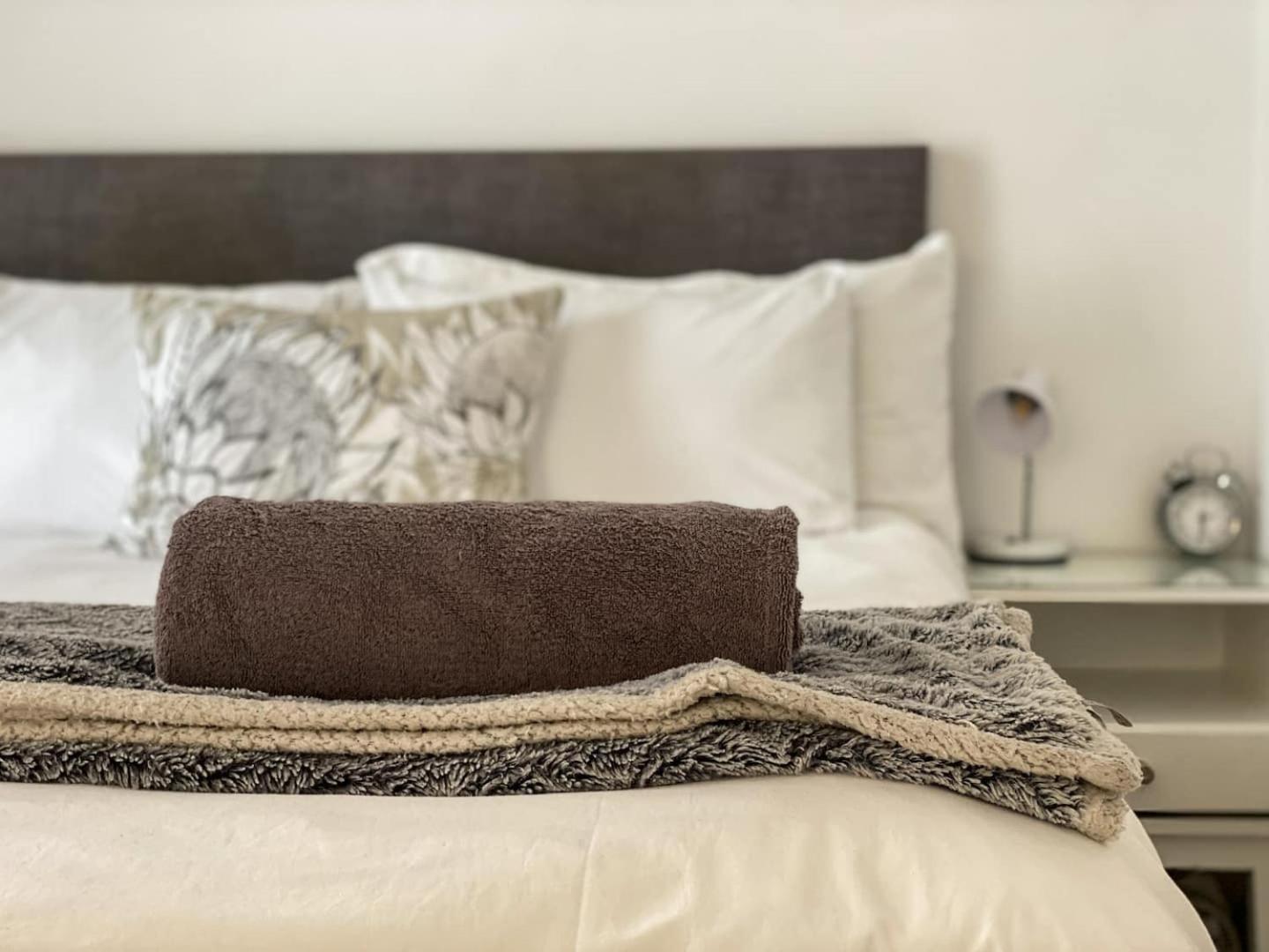 Dalebrook By Open Apartment *